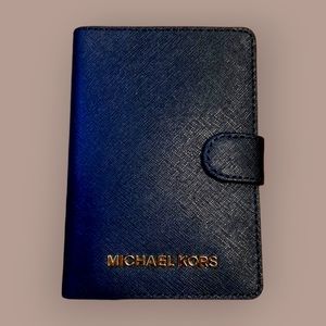 Michael Kors Passport Wallet. 🔥SALE ITEM🔥